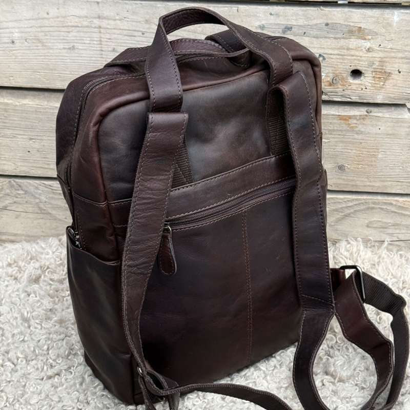 Rotterdam ryggsäck i mörkbrunt buffelläder - Pc fack - Leather design