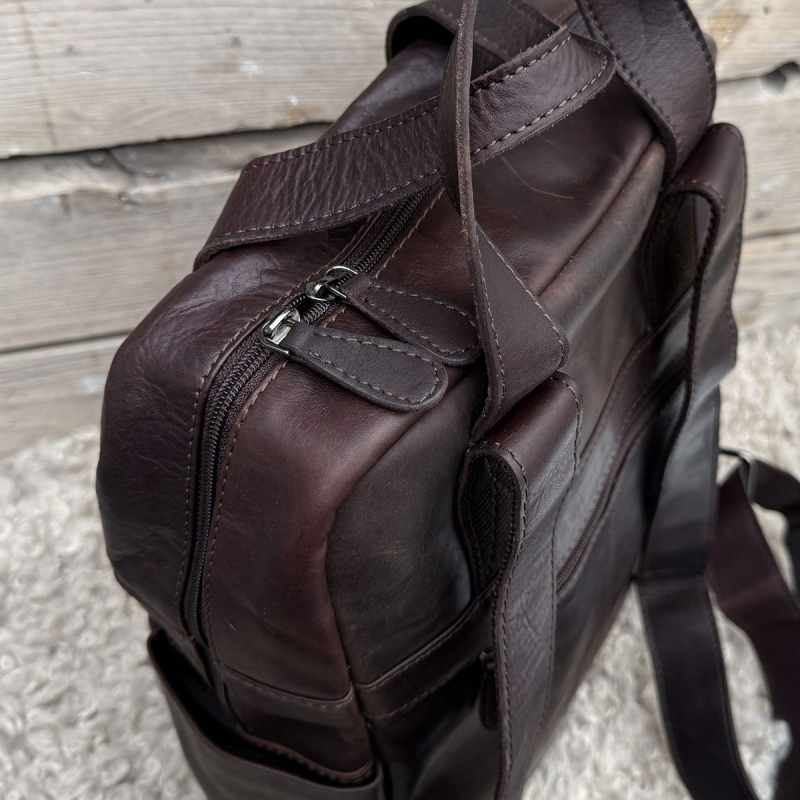 Rotterdam ryggsäck i mörkbrunt buffelläder - Pc fack - Leather design