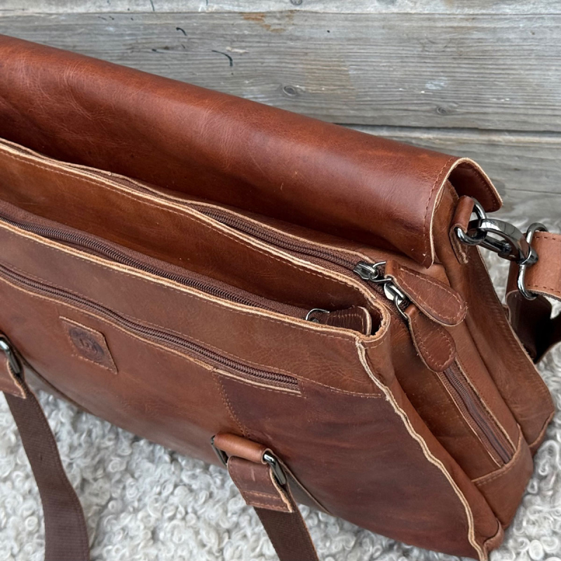 Denise arbejdstaske i patineret cognac bøffellæder - Leather design - Freja skind
