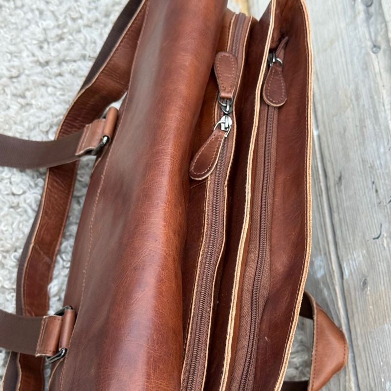 Denise arbejdstaske i patineret cognac bøffellæder - Leather design - Freja skind