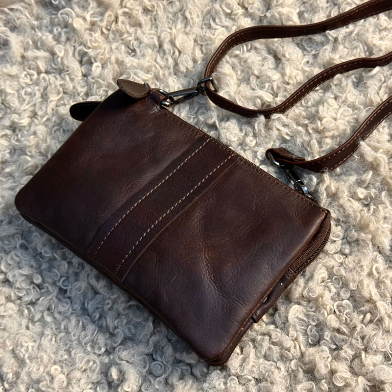 Petra skuldertasker i mørk brun bøffellæder - Leather design - Freja skind