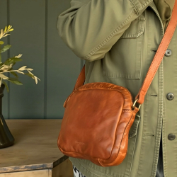 Eldora crossbody taske i rustik bøffellæder - Montana 272401