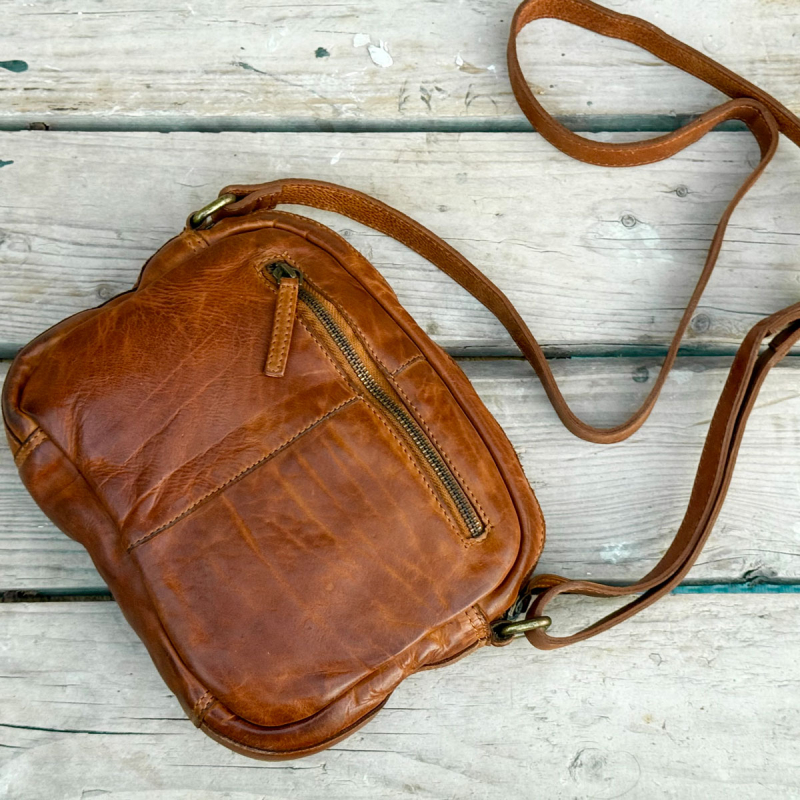 Eldora crossbody taske i rustik bøffellæder - Montana 272401