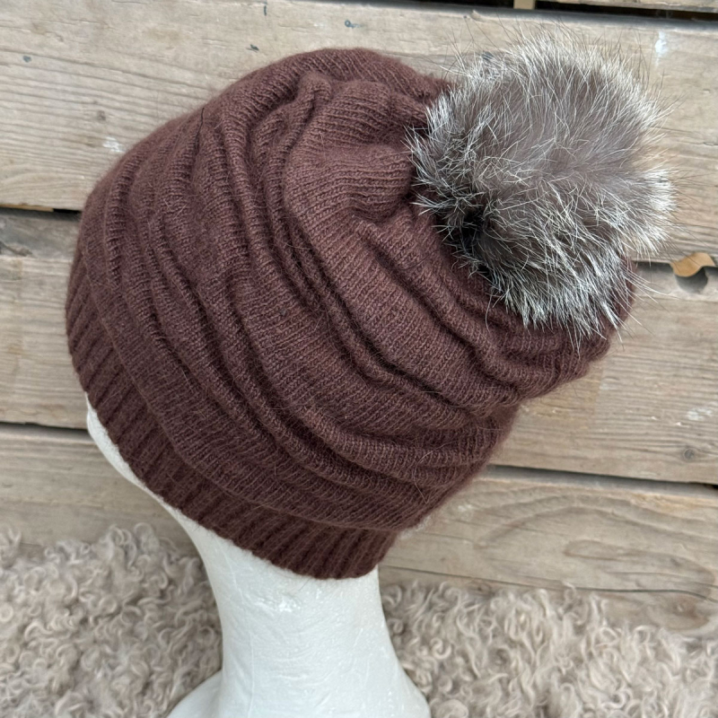 Brun strikhue med grå pelskvast - Lækker kvalitet - Blød og varm
