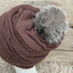 Brun strikhue med grå pelskvast - Lækker kvalitet - Blød og varm