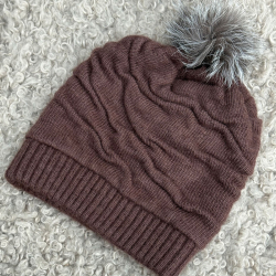 Brun strikhue med grå pelskvast - Lækker kvalitet - Blød og varm