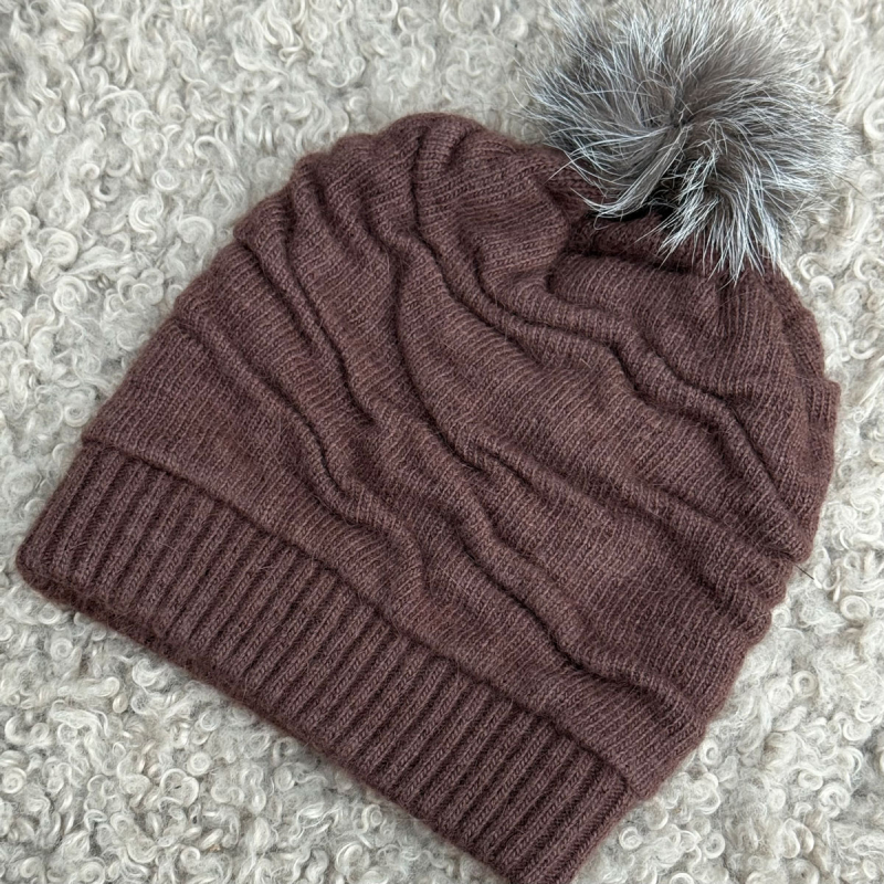 Brun strikhue med grå pelskvast - Lækker kvalitet - Blød og varm