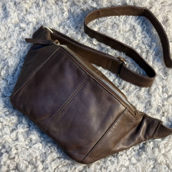 Brun Silja bumbag i blød lammeskind - Freja skind