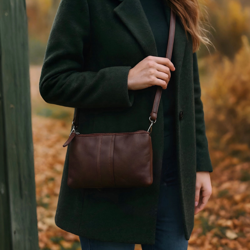 Petra skuldertasker i mørk brun bøffellæder - Leather design - Freja skind