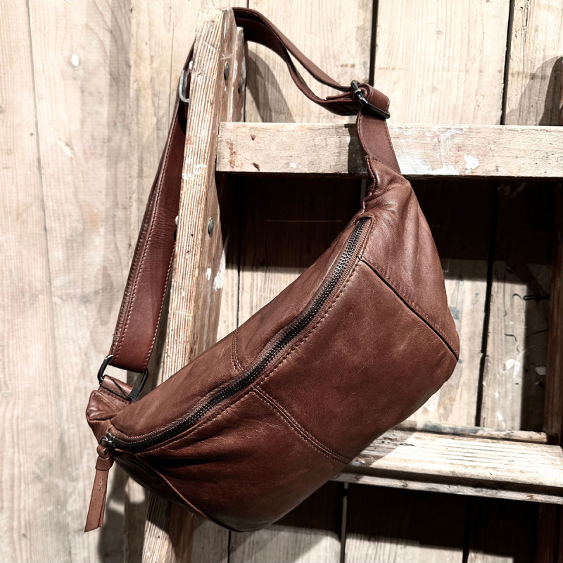 Stor Silja bumbag i blød mørk cognac lammeskind - Freja skind