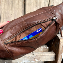 Stor Silja bumbag i blød mørk cognac lammeskind - Freja skind