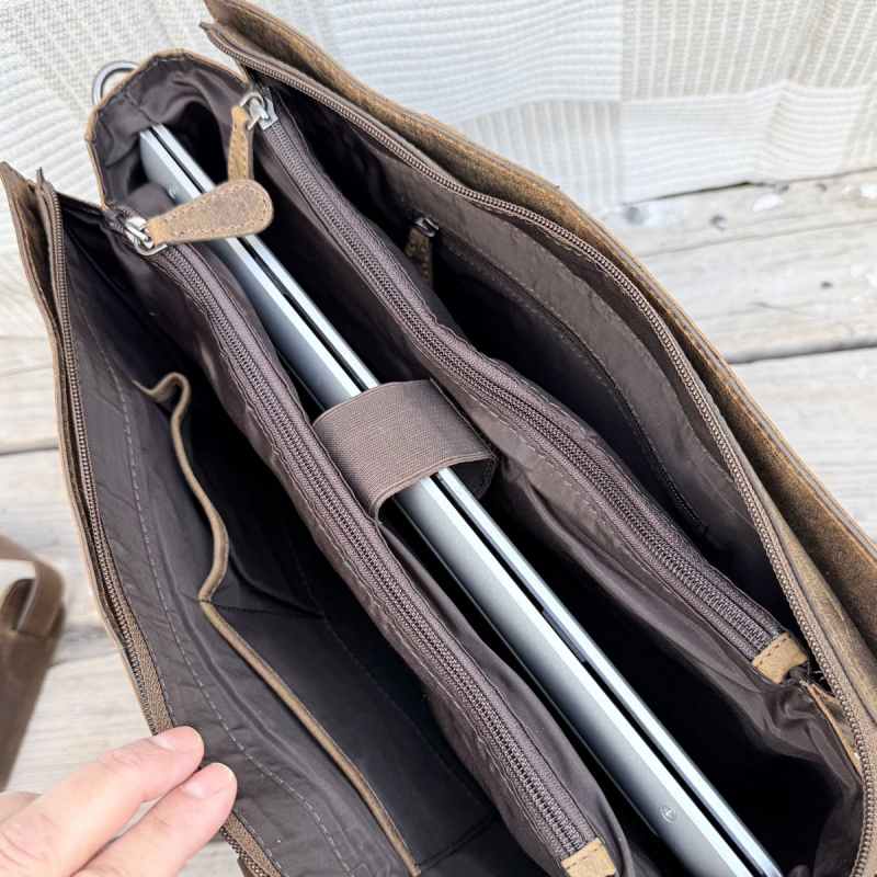 Lady pc-väska i hunter brun buffelläder - För 15,6" pc - Leather design