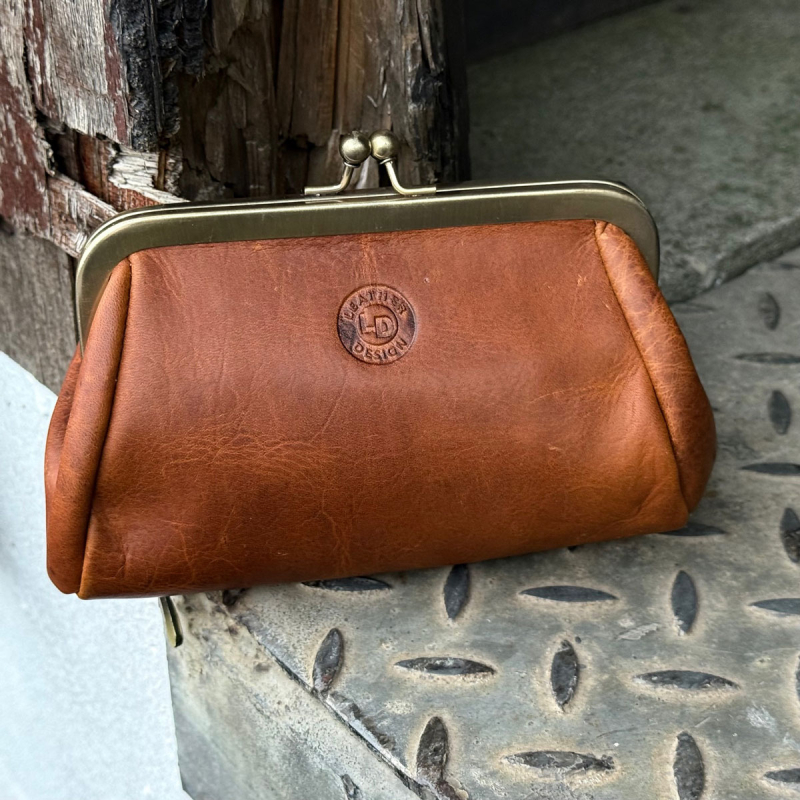 Gerda damepung med bøjle - vokset bøffellæder - Leather design UR 360 - Freja skind