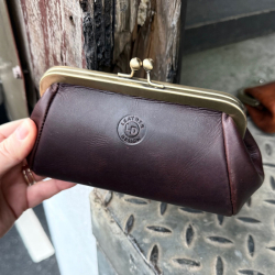 Gerda damepung med bøjle - vokset bøffellæder - Leather design UR 360 - Freja skind