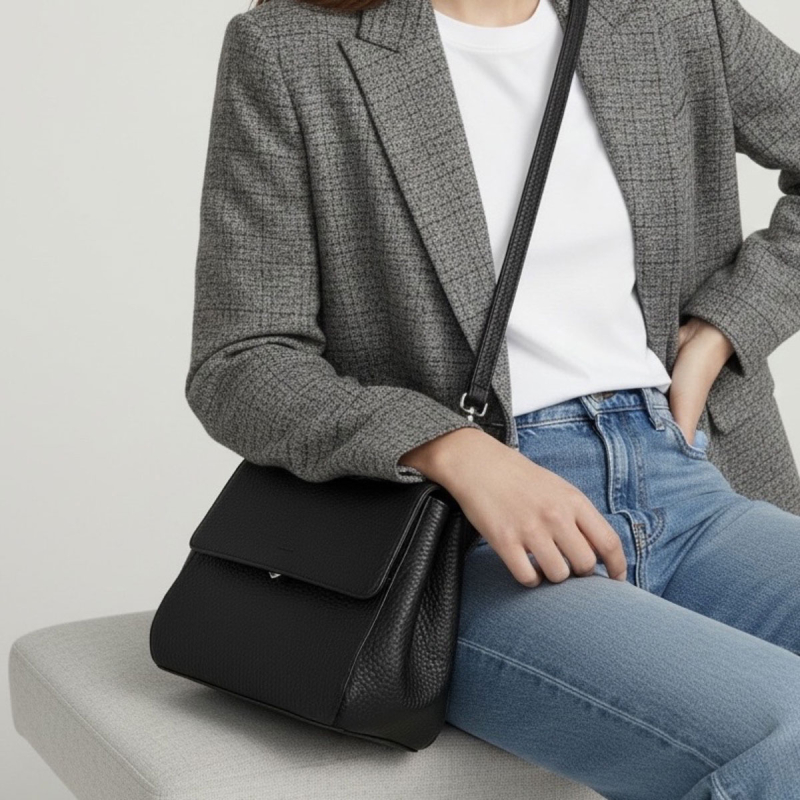 Sort Judi crossbody med hank - kalveskind - Treats 282013