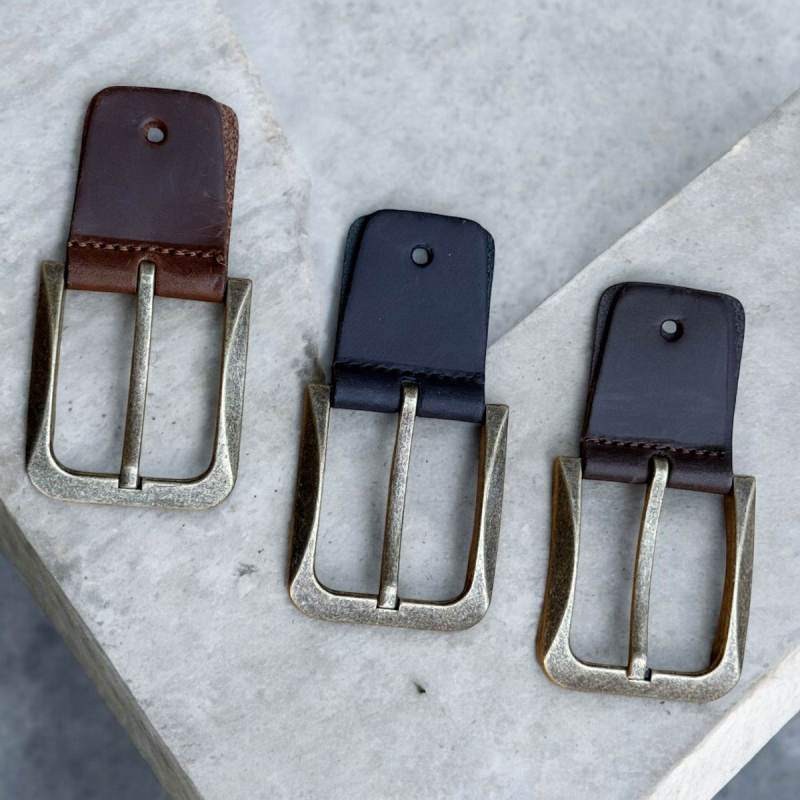 Lyon bæltespænder i antik messing - Freja skind