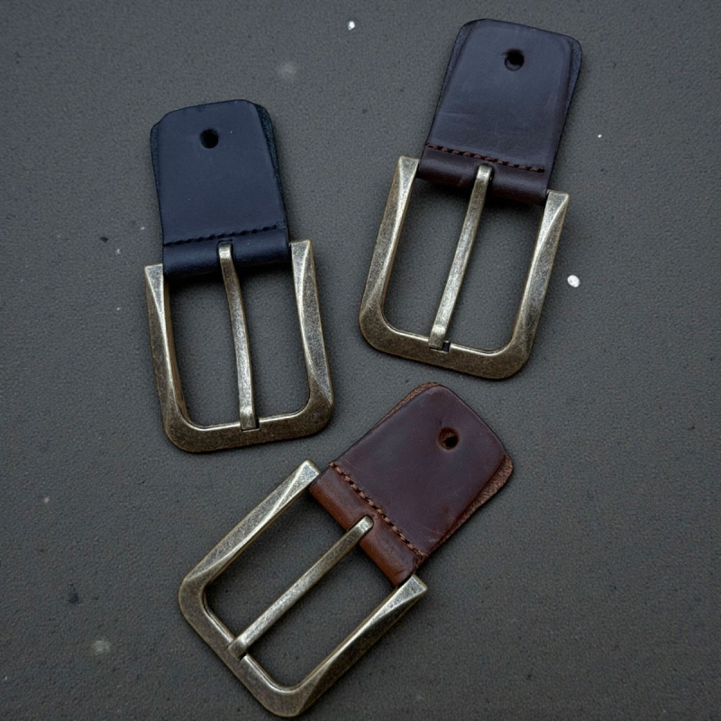 Lyon bæltespænder i antik messing - Freja skind