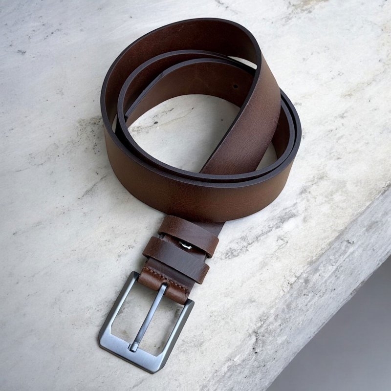 Mørk cognac Lyon læderbælte fra Freja skind