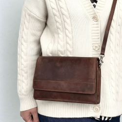 Luna skindtaske med klap - Hunter brun bøffelskind - UR 1079 - Leather design
