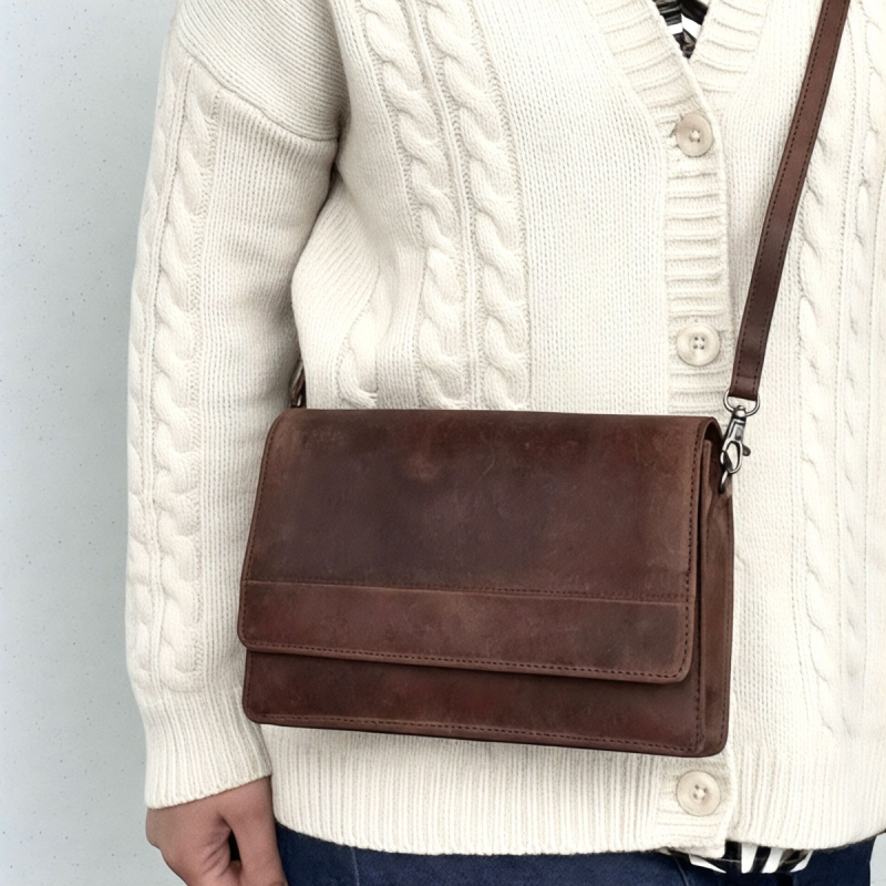 Luna skinnväska med lock - Hunter brun buffelskinn - Leather design