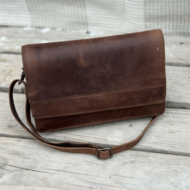 Luna skinnväska med lock - Hunter brun buffelskinn - Leather design