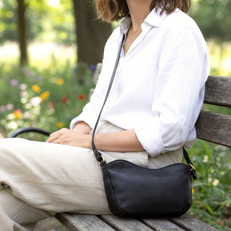 Sort Lida crossbody taske fra Treats  - Freja skind