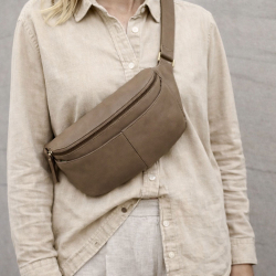 Agnes bumbag i blød beige kalveskind - Treats 280912