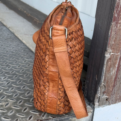 carney flettaske crossbody - cognac bøffellæder - Danske Montana - 272506 - Freja skind