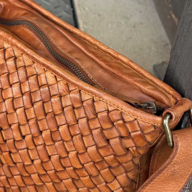 carney flettaske crossbody - cognac bøffellæder - Danske Montana - 272506 - Freja skind