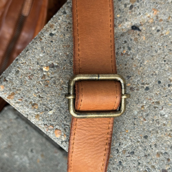 carney flettaske crossbody - cognac bøffellæder - Danske Montana - 272506 - Freja skind