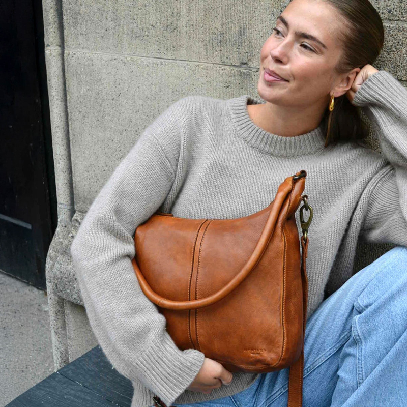 Augusta crossbody taske med to remme - Patineret cognac bøffellæder - Montana - Freja skind