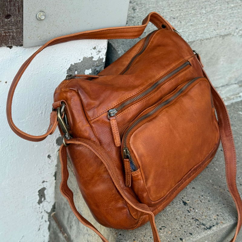 Hardin lædertaske - crossbody - to remme - patineret cognac - Montana