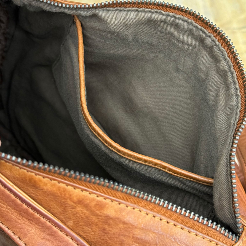 Hardin lædertaske - crossbody - to remme - patineret cognac - Montana
