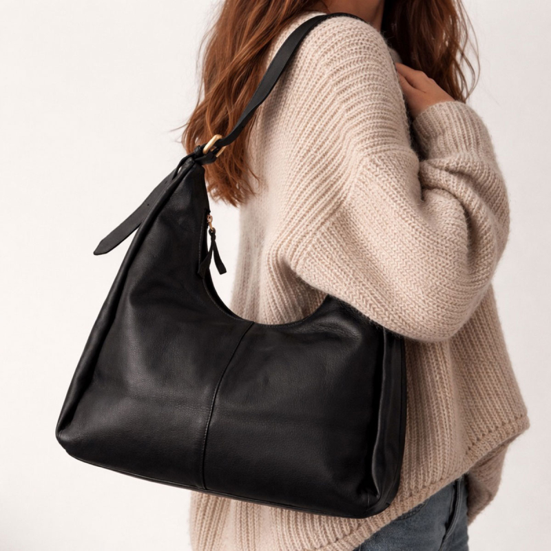 Ragnhild skuldertske i blød sort kalveskind - Treats - Freja skind