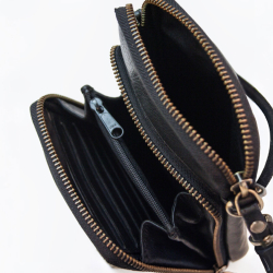 Gaia mobiltaske i blød sort kalveskind - Treats - 282450