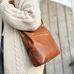 Rygsæk og skuldertaske to i en - cognac læder - UR 660 Leather design - Freja skind