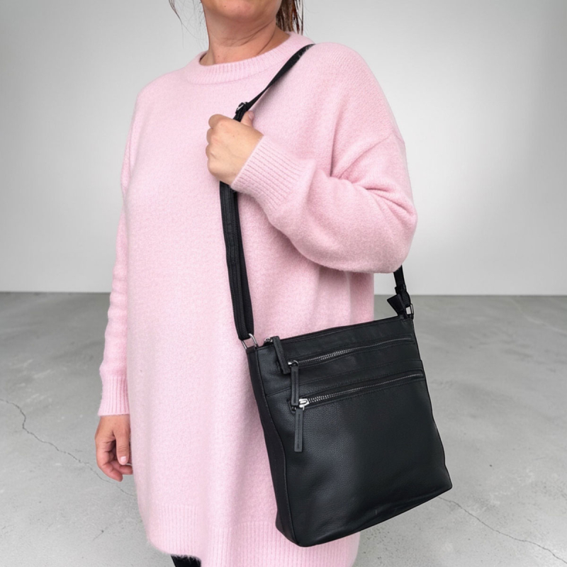 Louise skuldertaske i blød sort bøffel - Leather design - Freja skind