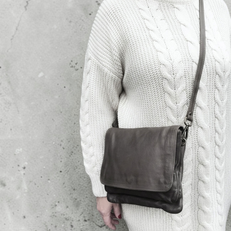 Grøn crossbody taske i grøn bøffelskind - Treats - 280738