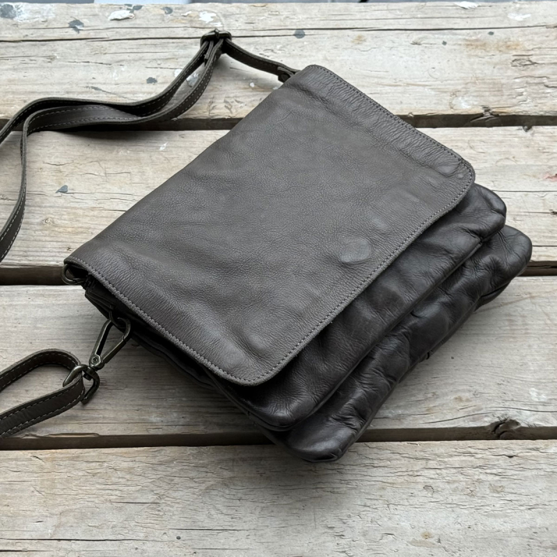 Grøn crossbody taske i grøn bøffelskind - Treats - 280738