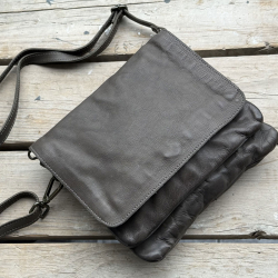 Grøn crossbody taske i grøn bøffelskind - Treats - 280738