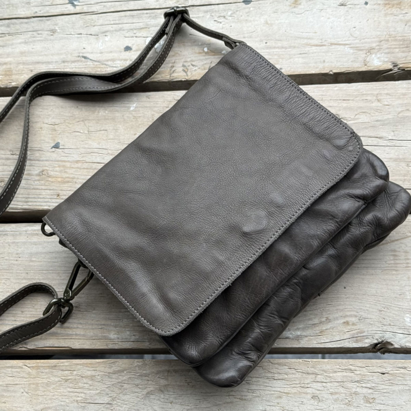 Grøn crossbody taske i grøn bøffelskind - Treats - 280738