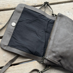 Grøn crossbody taske i grøn bøffelskind - Treats - 280738