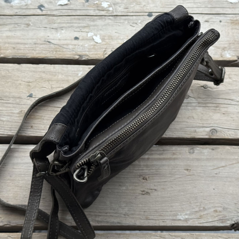 Grøn crossbody taske i grøn bøffelskind - Treats - 280738