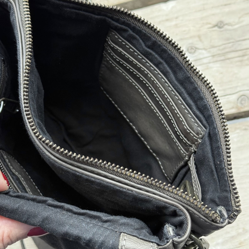 Grøn crossbody taske i grøn bøffelskind - Treats - 280738