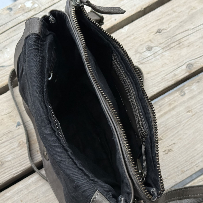 Grøn crossbody taske i grøn bøffelskind - Treats - 280738