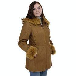 dame rulamsjakke med hætte - mellemlang - vinterjakke - Freja skind