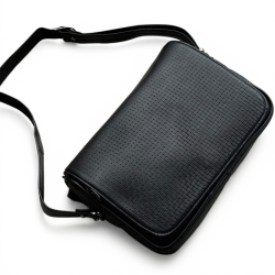 Sort dametaske med klap - Vicky - Præget mønster - lammeskind - Freja skind