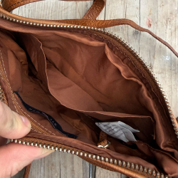 Olivia crossover taske i patineret cognac bøffelskind - BTF-CPH - Freja skind