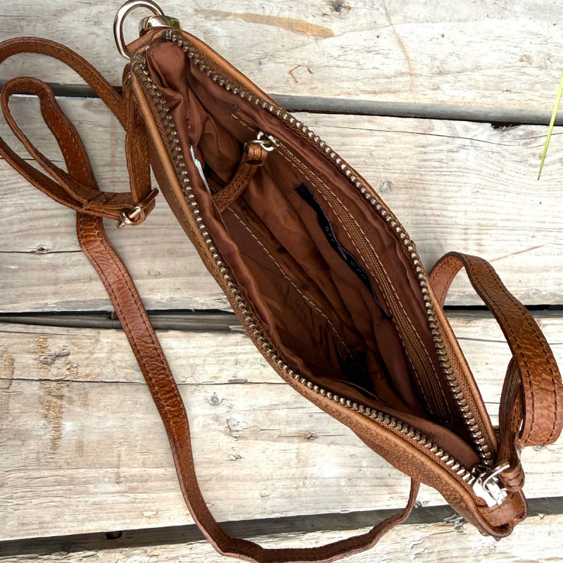 Olivia crossover taske i patineret cognac bøffelskind - BTF-CPH - Freja skind