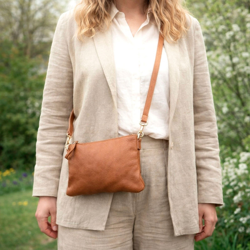 Olivia crossover taske i patineret cognac bøffelskind - BTF-CPH - Freja skind